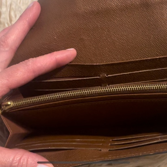 Louis Vuitton Vintage Monogram Wallet - Picture 5 of 7